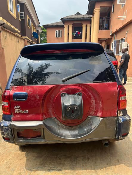 A picture of Toyota RAV4 4plugs