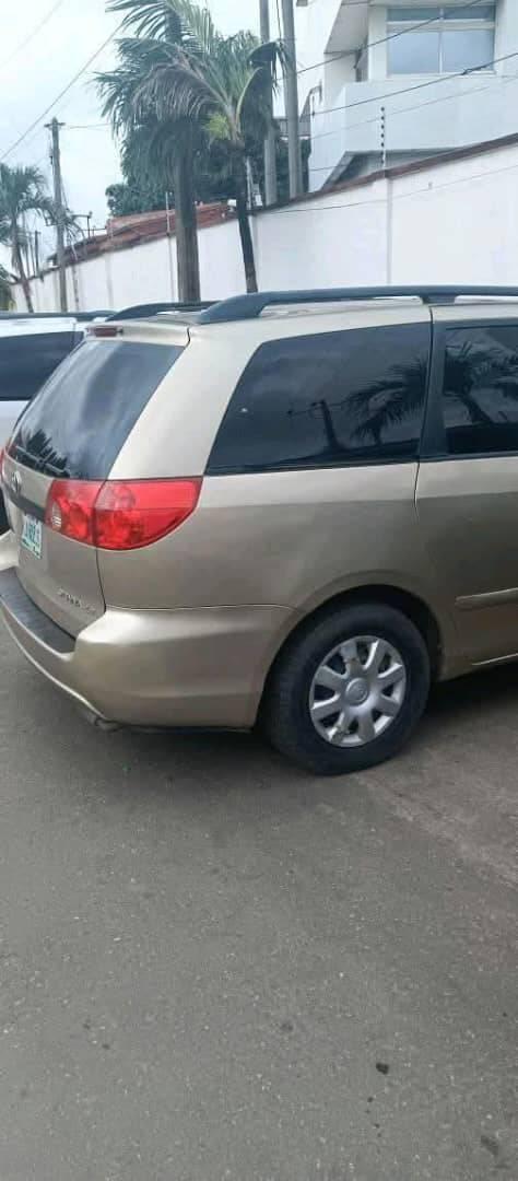 A picture of 2007 Toyota Sienna Le