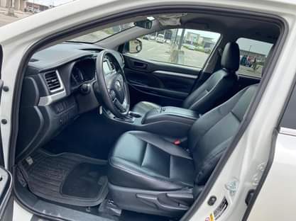 A picture of Few months hardly driven Toyota Highlander 2018 model located in