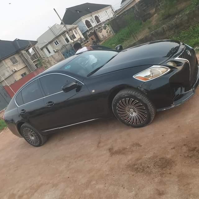 A picture of First body Lexis Gs300 2008 with a sound engine gear