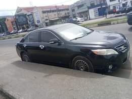 A picture of 2009 Toyota Camry XLE for 3 7millon sound 6 cyl