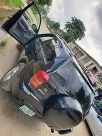 A picture of Toyota rav4 2003