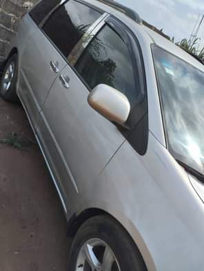 A picture of Clean 2006 Toyota sienna Everything is intact Sharp leather interior
