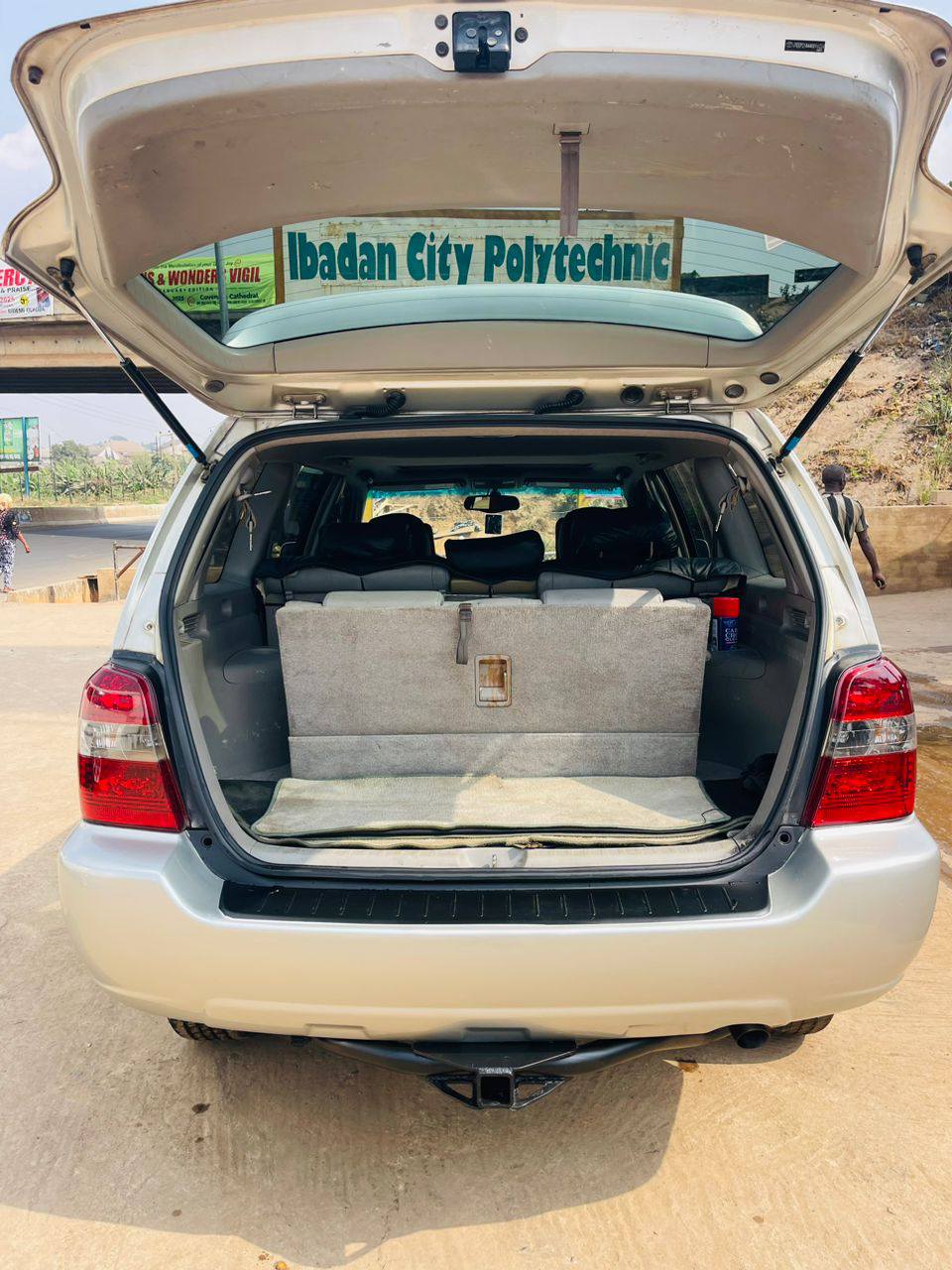 A picture of Barely used tokunbo standard 2005 Toyota highlander with untampered and