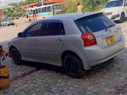 A picture of 2004 Toyota Allex