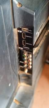 A picture of sansui original 42inch TV working well no issues on sale