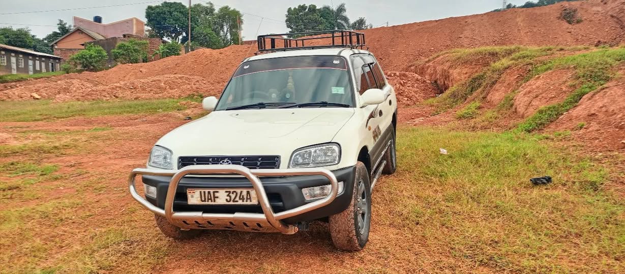 A picture of Rav4 1999..............16m