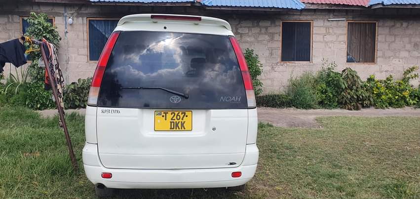 A picture of Toyota Noah SR40 Mwaka 2002 Cc1990 Full Ac