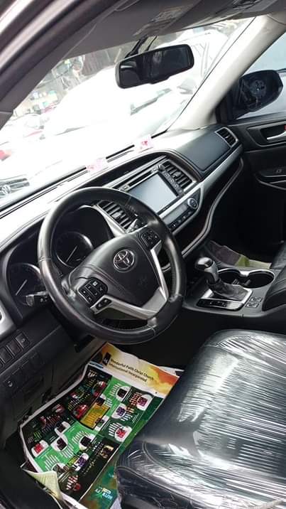 A picture of Toyota Highlander 2016 model keyless limited