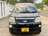 A picture of Toyota Noah shes