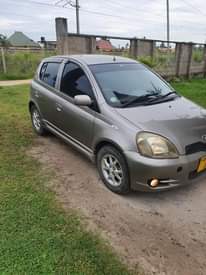A picture of TOYOTA VITZ RS Bei 8 5 ml 0654677220