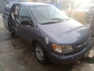 A picture of Registered 1999 Toyota Sienna with perfect engine and gear Location
