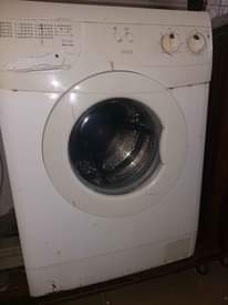 A picture of Ignis 8kg automatic washing machine for sale