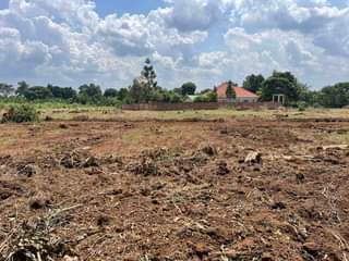 A picture of  GAYAZA_BUSIIKA rd JANDA Plots for trade sale 12M_UGX Per