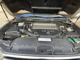 A picture of TOYOTA LAND CRUISER V8