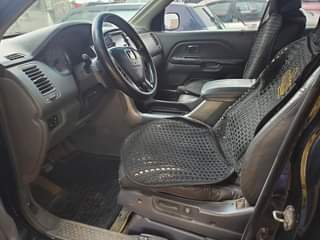A picture of PERFECTLY NEATLY USAGE 2004 HONDA PILOT