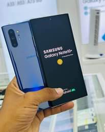 A picture of Samsung lovers