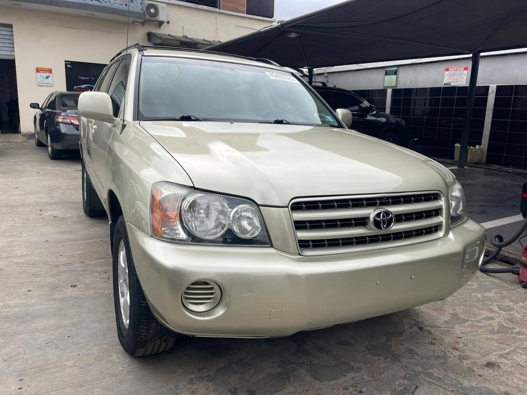 A picture of TOKUNBO 2003 Toyota Highlander 3 roll Aug. 2025 Entry