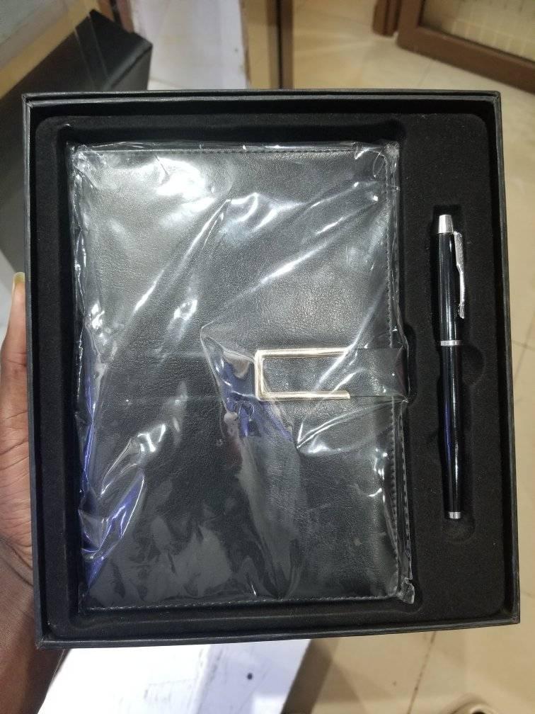 A picture of Gift sets on discount sale call or WhatsApp me 0703149812