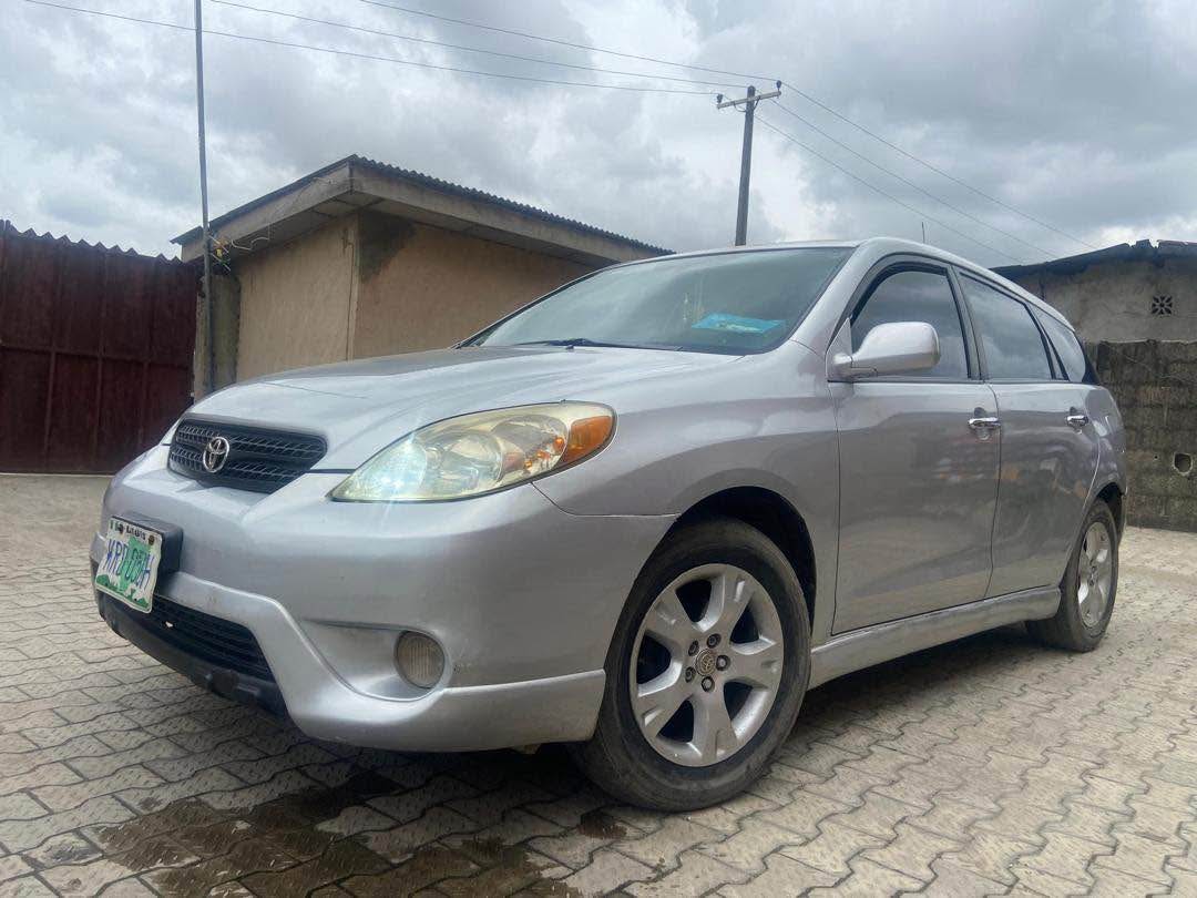 A picture of 2005 Toyota matrix Nigeria use