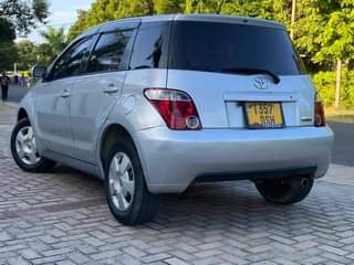 A picture of 2005 TOYOTA IST OLD MODEL Automatic