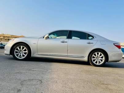 A picture of Lexus LS460