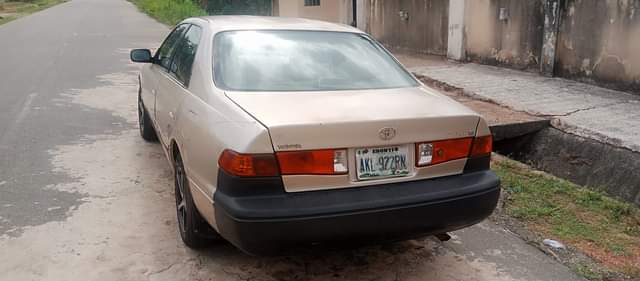 A picture of 2 2 Drop light for sale Fist body First body