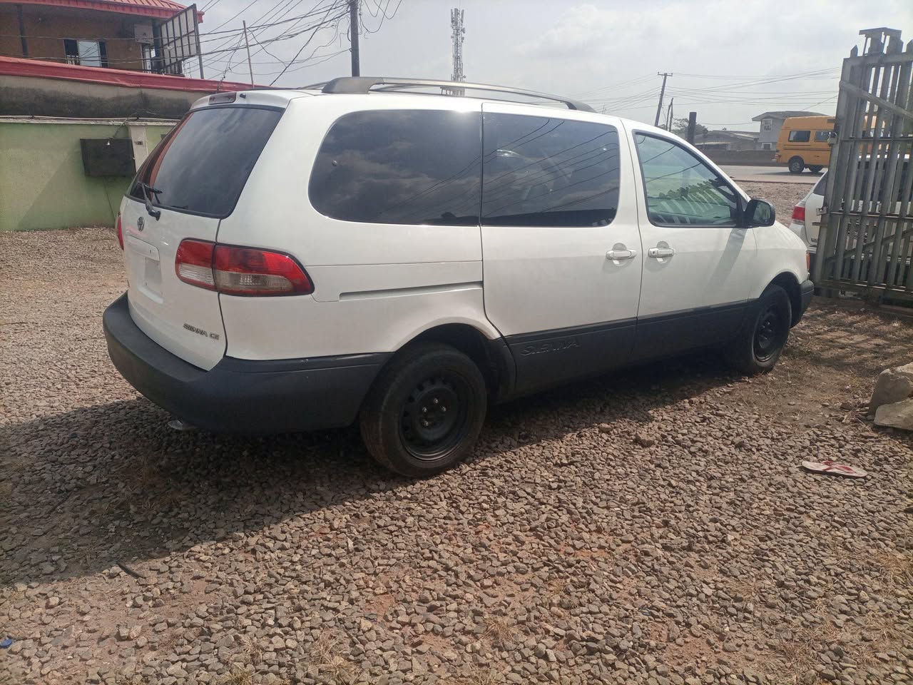 A picture of 2002 Toyota sienna