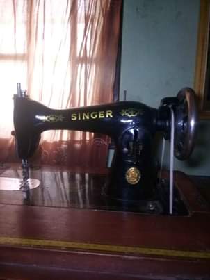 A picture of Singer sewing machine used like New working perfectly only d