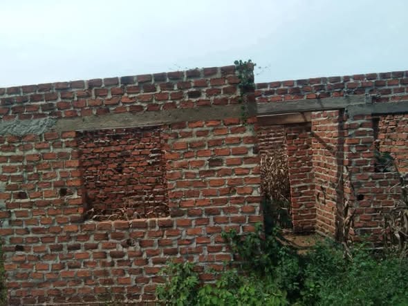 A picture of Quick sale 9 5millions Whole plate house on quick sale