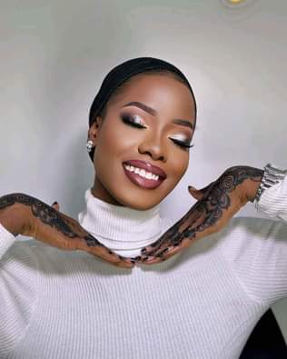 A picture of Hmeel face beats for your best bridal makeup Henna veiling