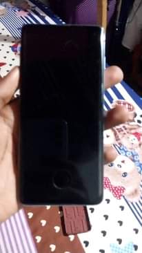 A picture of Samsung S10 plain