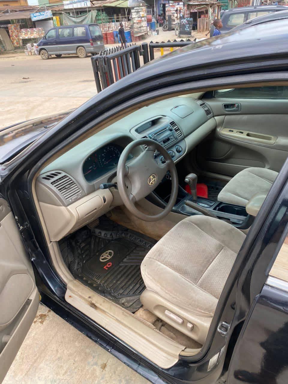 A picture of Toyota Camry 04 05