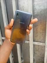 A picture of Samsung A10 gb 32 ram2 bei 140k