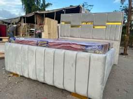 A picture of Bedsofa 160000 mpya call 0757044140