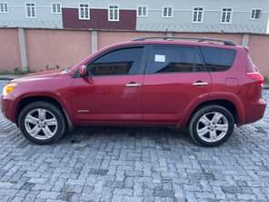 A picture of This is super clean Toyota RAV4 2008 model pure first