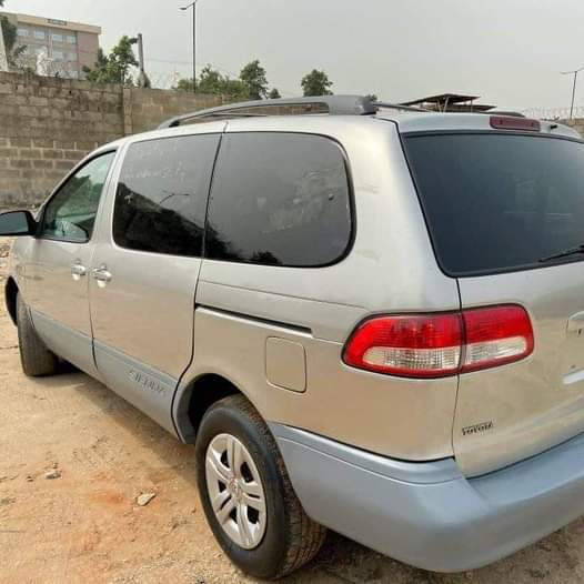 A picture of TOYOTA SIENNA