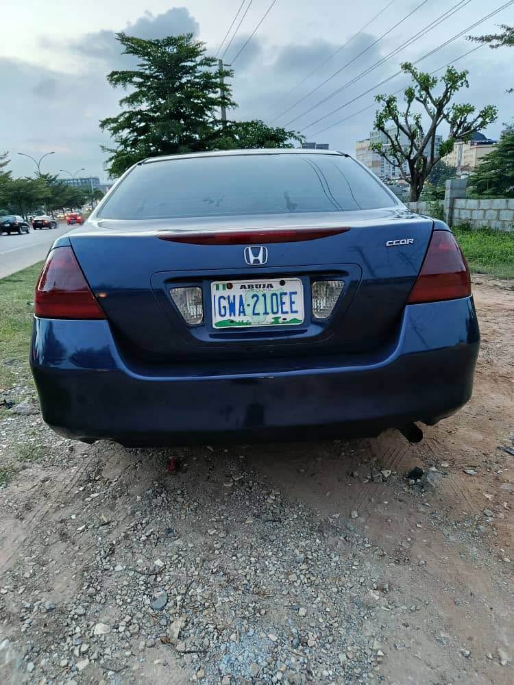 A picture of This is extremely clean Honda Accord DC first body....2007 model