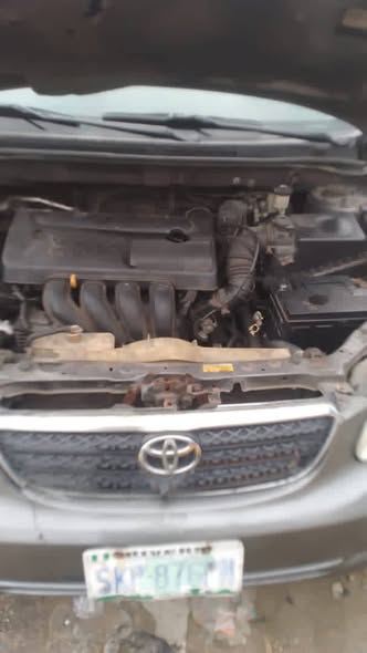 A picture of TOYOTA COROLLA 2004