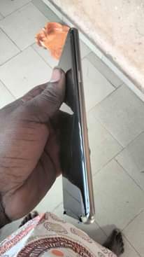A picture of Samsung galaxy s8 with bad screen