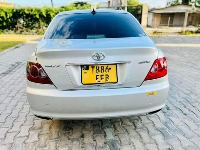 A picture of TOYOTA Mark x
