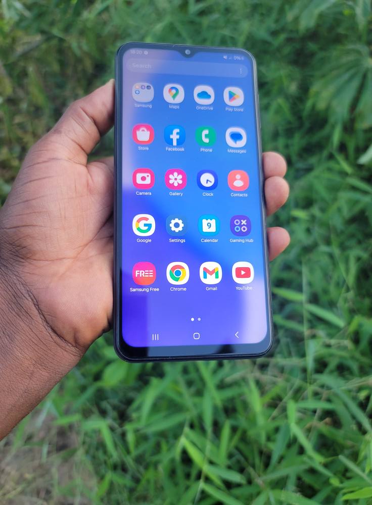 A picture of Samsung galaxy a23 clean as new gb128 Ram4 net4g