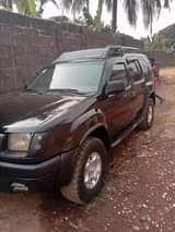 A picture of Nissan extera.
