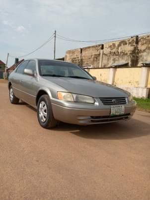 A picture of Toyota Camry 98model