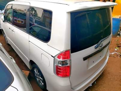 A picture of 2008 Toyota Noah Toyota 1.8cc