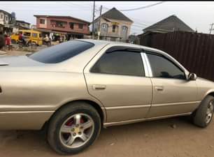 A picture of Toyota Camry 2000 with sound untouched engine gear ac legs