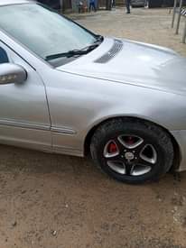 A picture of Mercedes Benz c200 4 plugs