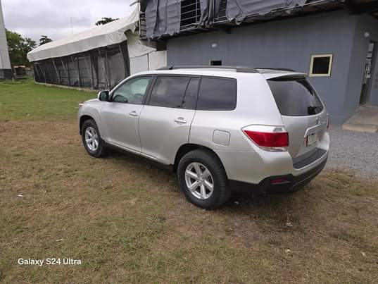 A picture of Toyota 2010 upgraded to 2012 with android screen Ac working