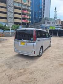A picture of Toyota noah