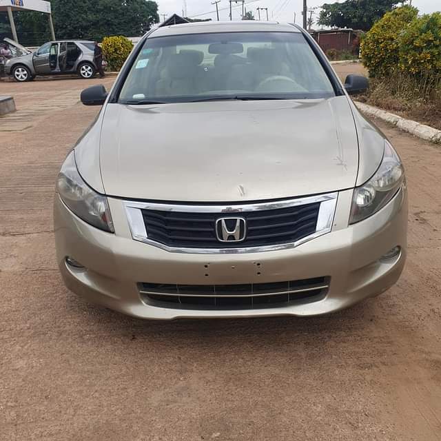 A picture of HONDA ACCORD 09